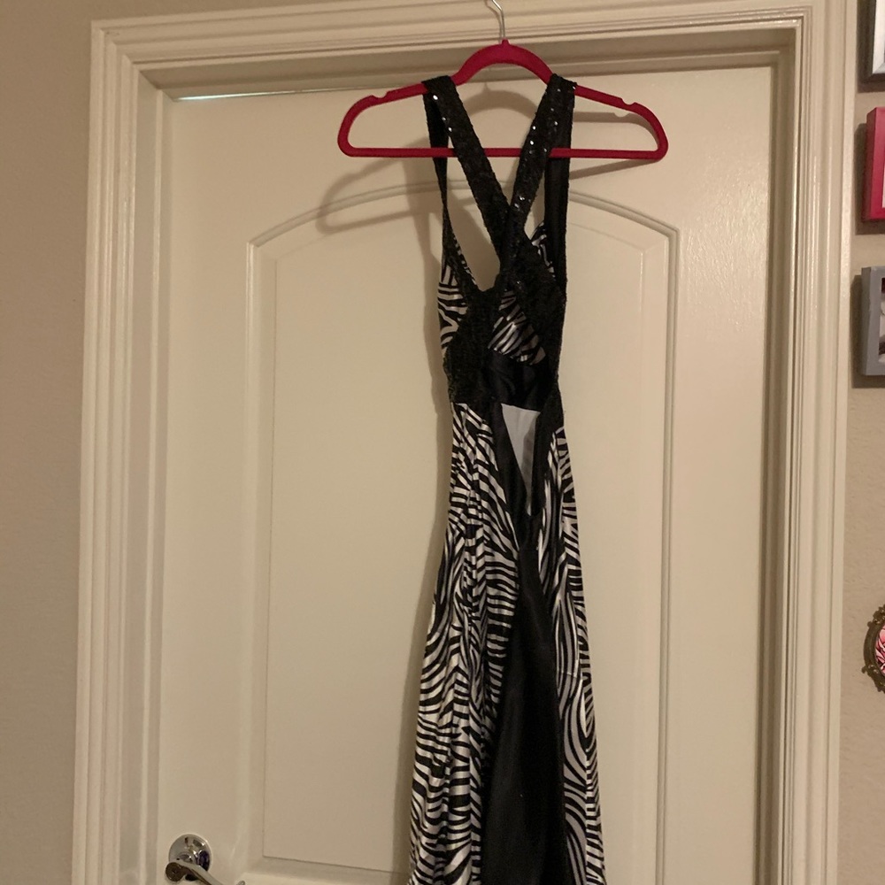 Dress - Picture 3 of 4